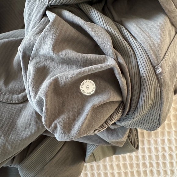 LULULEMON Beyond the Studio Jogger
Grey Sage - Picture 4 of 5